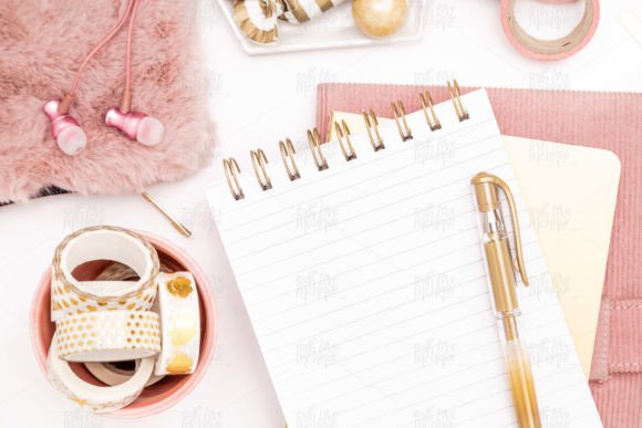 Download Feminine Desktop Gold &amp; Pink Flat Lay - Feminine Collection